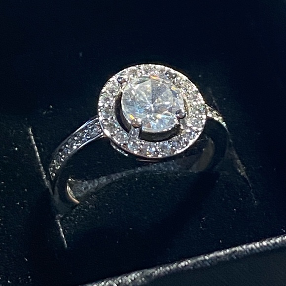 Sterling Silver ring - Picture 1 of 2